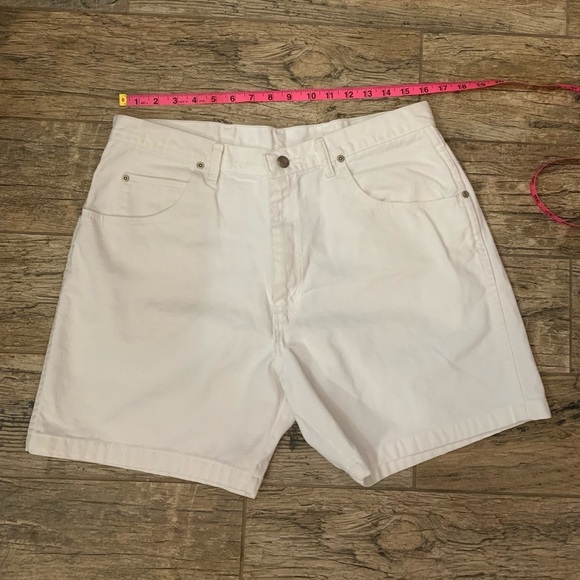 Women’s Wrangler white shorts - Picture 4 of 5